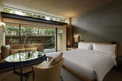 1 King Bed Garden Terrace
