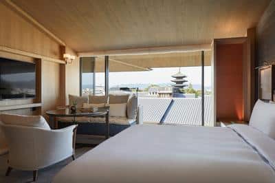 1 King Bed View