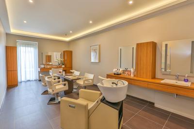 Beauty & Hair Salon