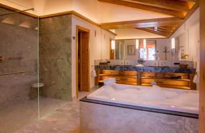 Matterhorn Suite / Augstkumme Apartment