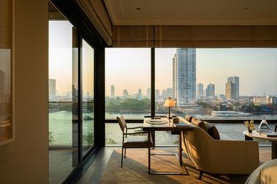 Riverfront Premier King