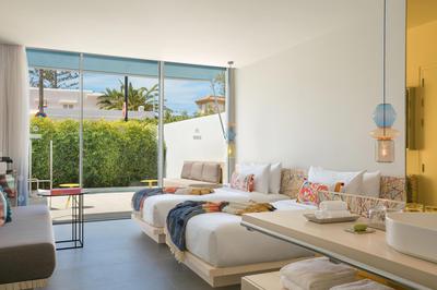 Spectacular Room