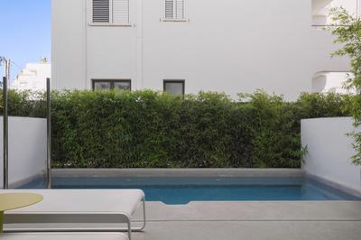 Cozy Room with Pool