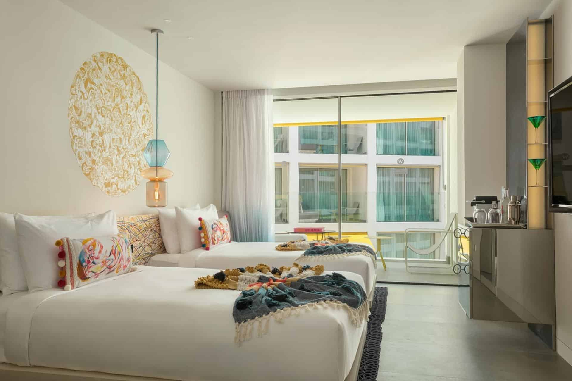 Fabulous Family, Guest Room