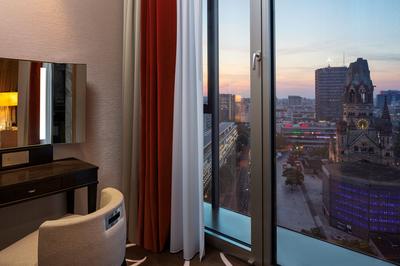 King Junior Suite with View