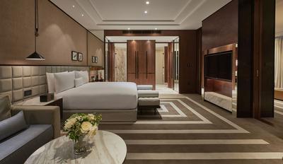 King Corner Suite With Skyline View