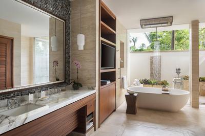 Suite Bathroom