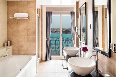 Lake Front Suite