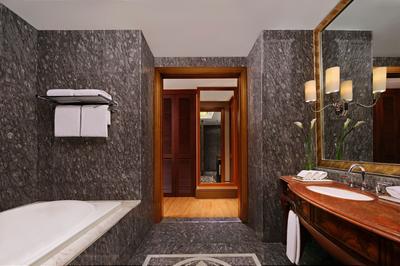 Ritz-Carlton Suite