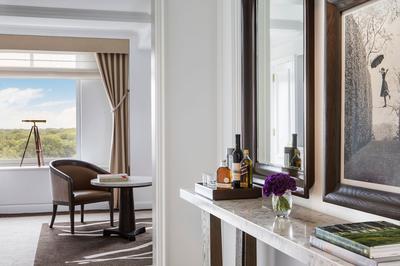 Grand Park View Room