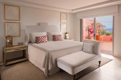 The Ritz-Carlton Suite