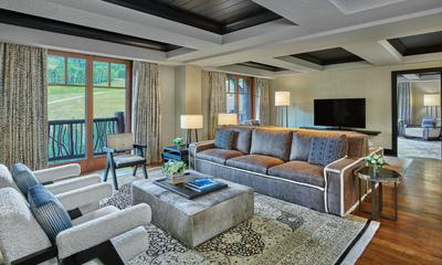 The Ritz-Carlton Suite