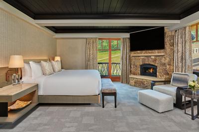 The Ritz-Carlton Suite