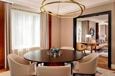 Carlton Club Suite
