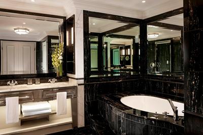 Carlton Club Suite