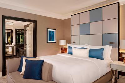 Carlton Club Suite