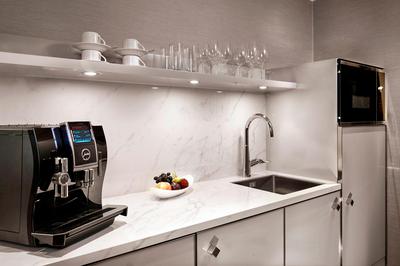 Carlton Club Suite