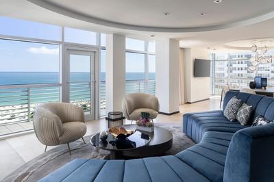The Ritz-Carlton Suite Club Lounge Access, 1 Bedroom Suite, 1 King, Oceanfront, Top Floor