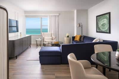 Club Level 1 Bedroom Suite, 1 King, Ocean View, High floor, Balcony