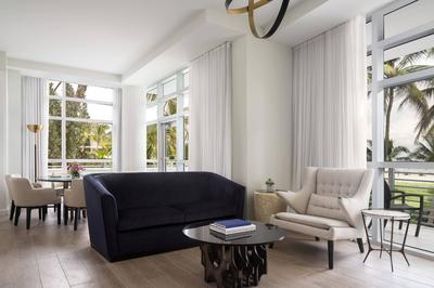 1 Bedroom Larger Suite, 1 King, Ocean View, Corner Room, Balcony