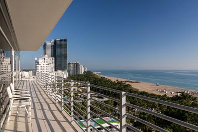 The Ritz-Carlton Suite Club Lounge Access, 1 Bedroom Suite, 1 King, Oceanfront, Top Floor