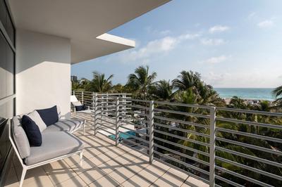 Lanai Oceanfront King Suite