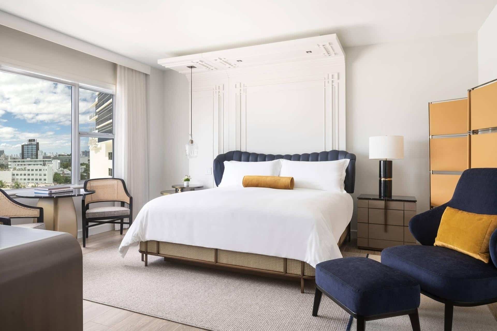 Guest Room, 1 King, City View