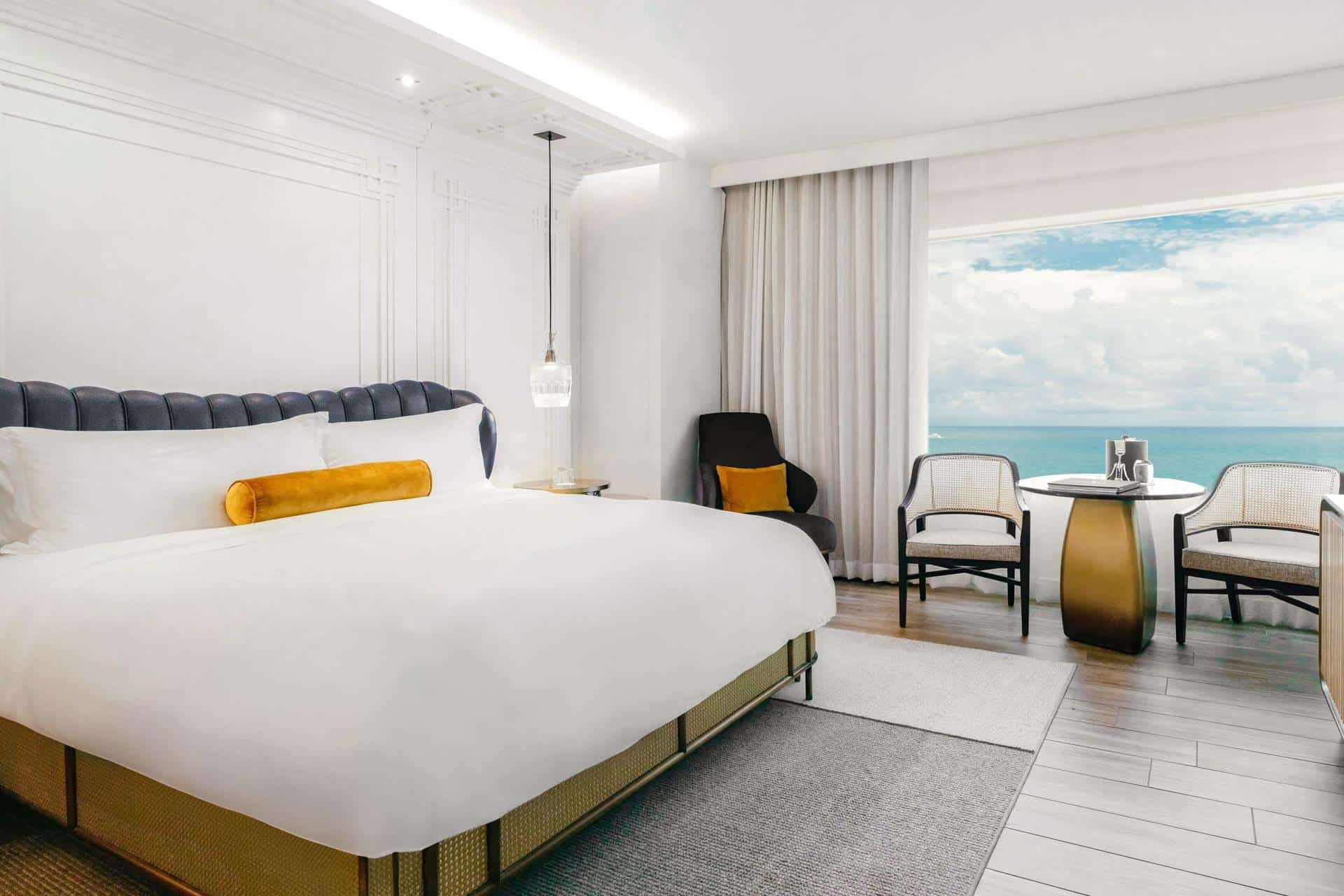Guest Room, 1 King, Partial Ocean View
