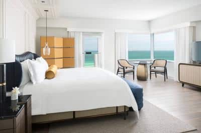 Club Level 1 Bedroom Suite, 1 King, Ocean View, High floor, Balcony