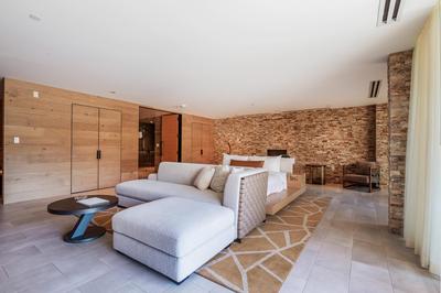 Peregrine Suite