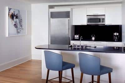 One-Bedroom Ocean Front Residential Suite - Kitche