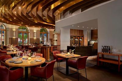 Dstrikt Steakhouse