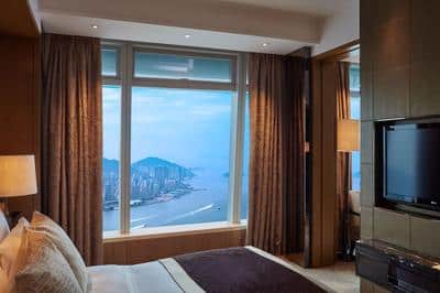 Deluxe Victoria Harbour Suite