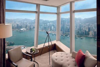 Deluxe Victoria Harbour Suite