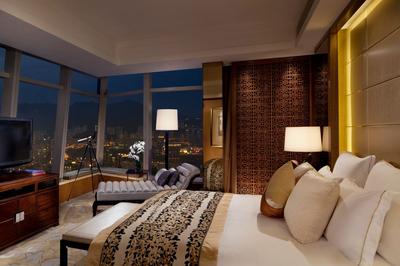 Premier Executive Suite – Victoria Harbour