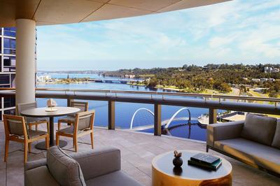 The Ritz-Carlton Suite