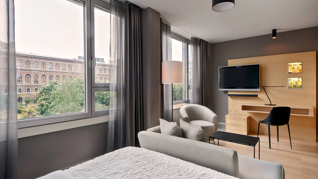 Superior, Guest Room, 1 Queen, City View