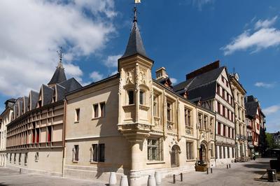 Hotel de Bourgtheroulde, Autograph Collection image