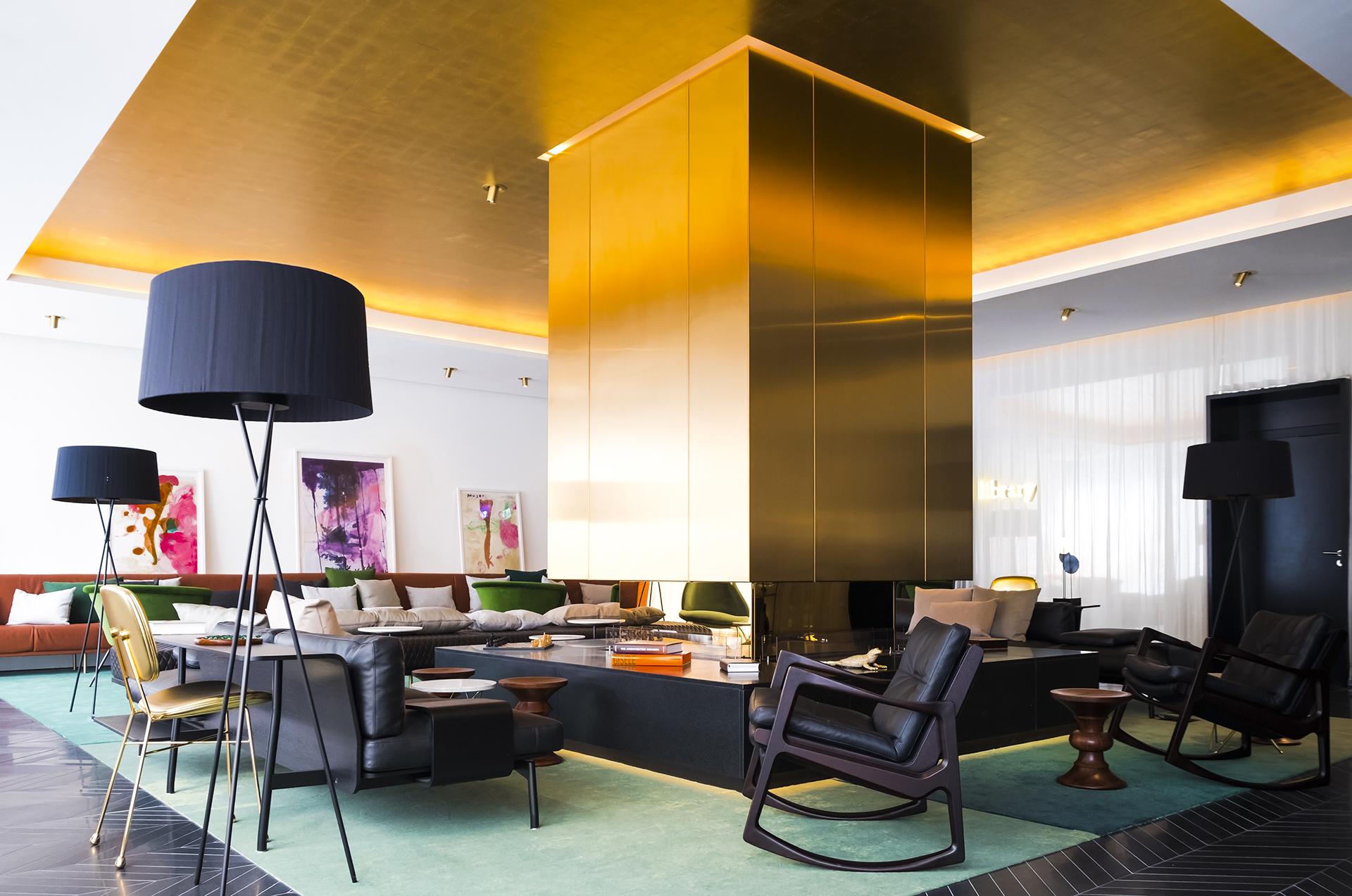 Roomers Munich, Autograph Collection
