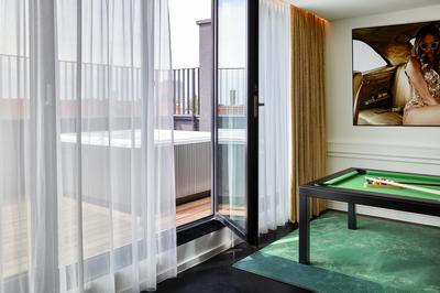 Roomers Suite