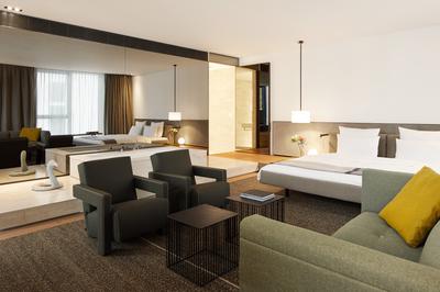 Superior Suite, 1 King Bed, Corner