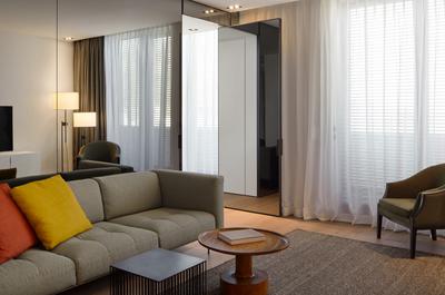 Select Suite, 1 King Bed, Corner