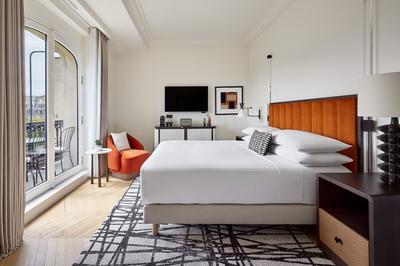 Eiffel Tower Presidential Suite