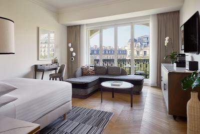 Champs-Elysees Suite