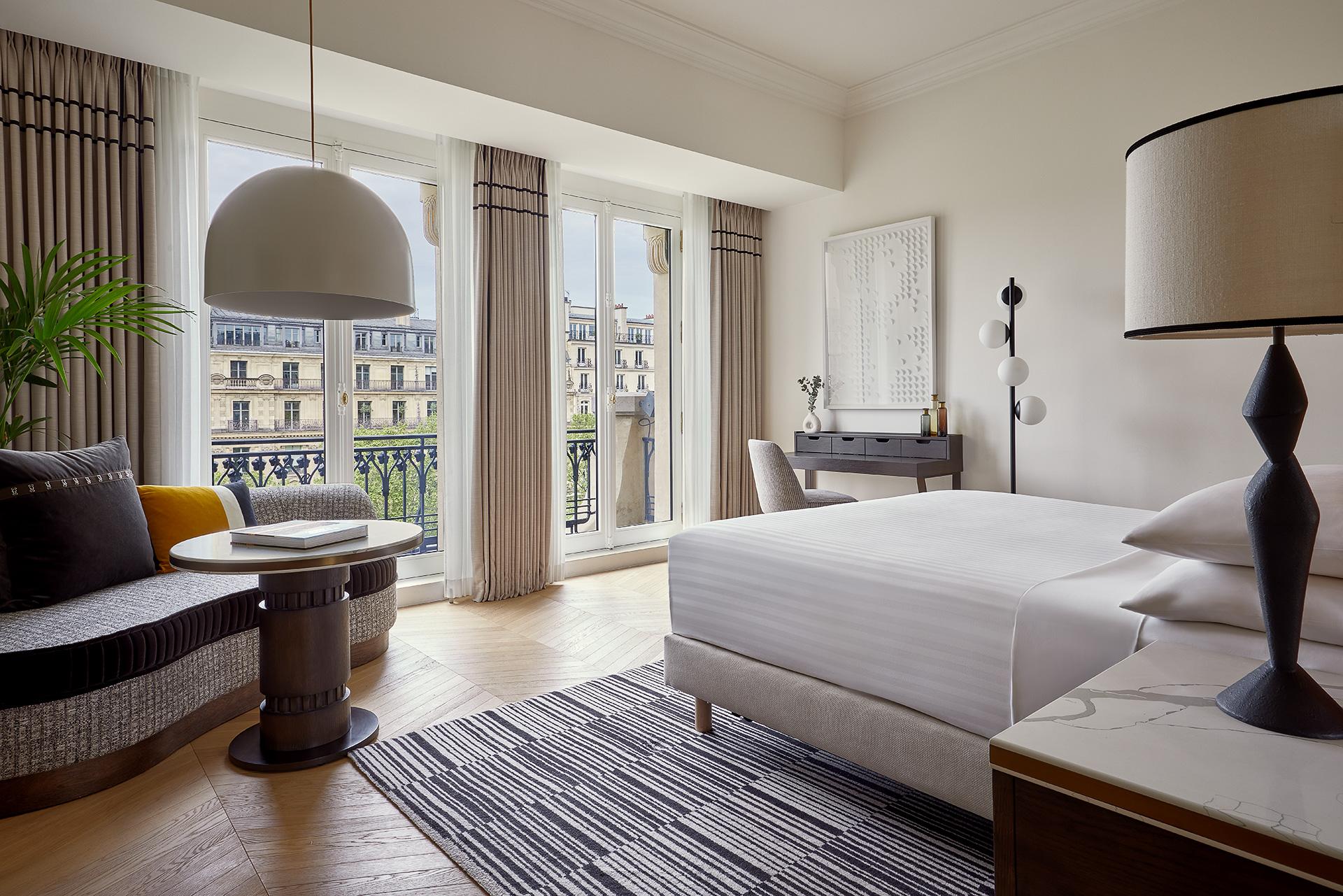 Champs-Elysees View Room