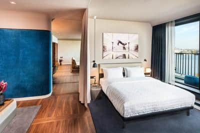 Prestige Lake Suite, 1 Bedroom Suite, 1 King, Alster View, Balcony