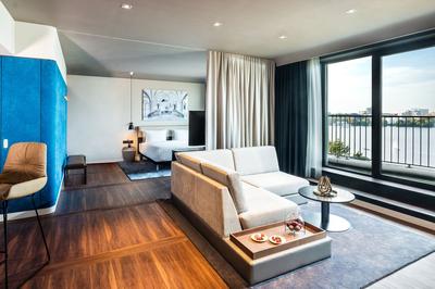 Lake Suite, Suite, 1 King, Alster View, Balcony