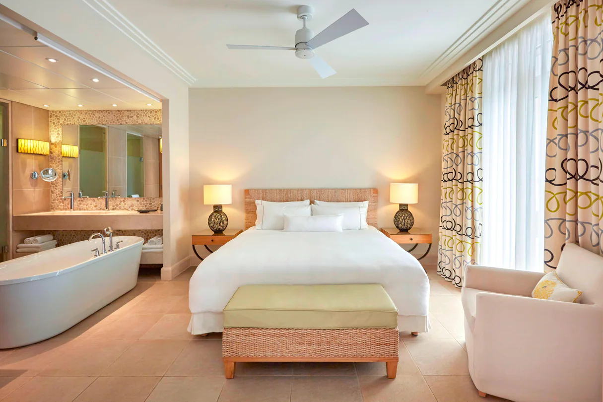 Family, 1 Bedroom Suite, 1 King, Garden View, Balcony