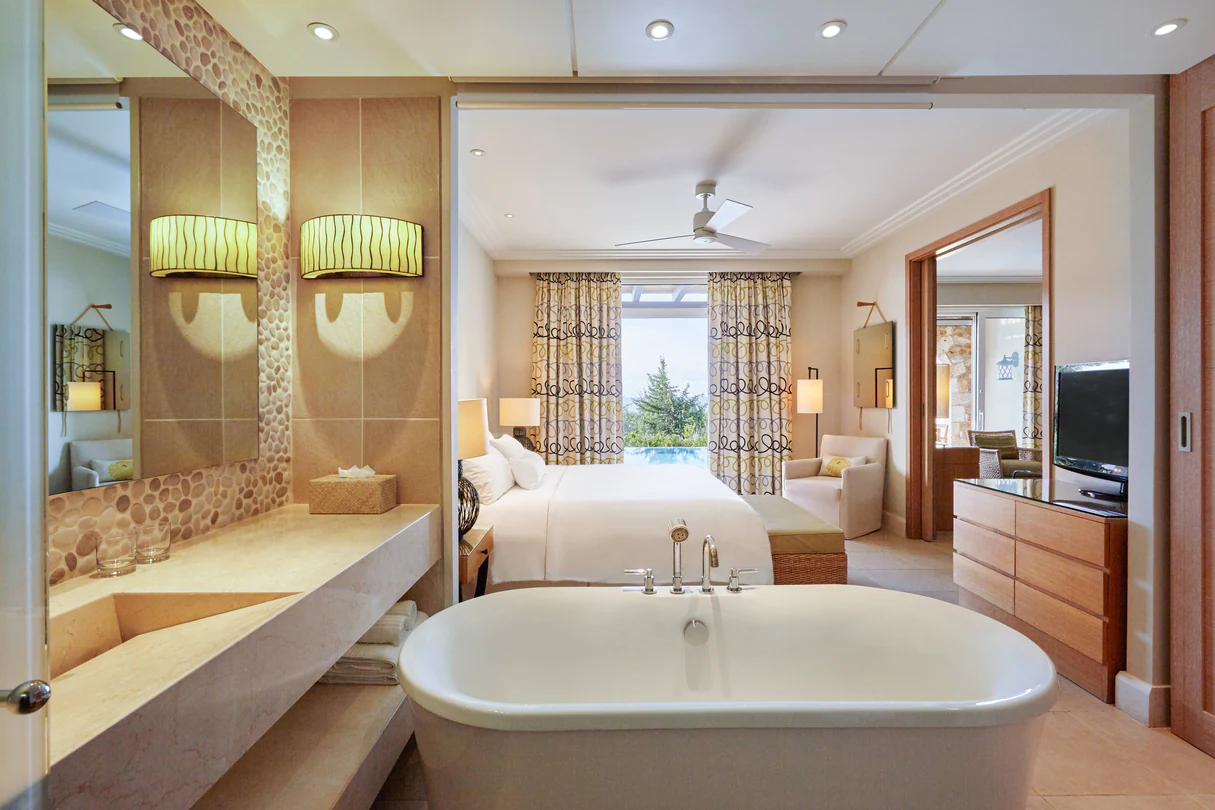 Family, 1 Bedroom Suite, 1 King, Garden View, Balcony