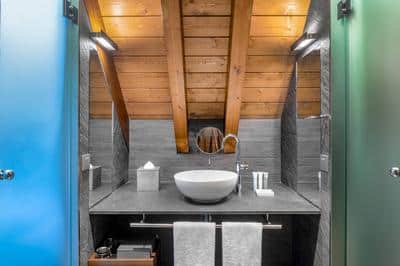 King Bi-Level Duplex Suite - Bathroom